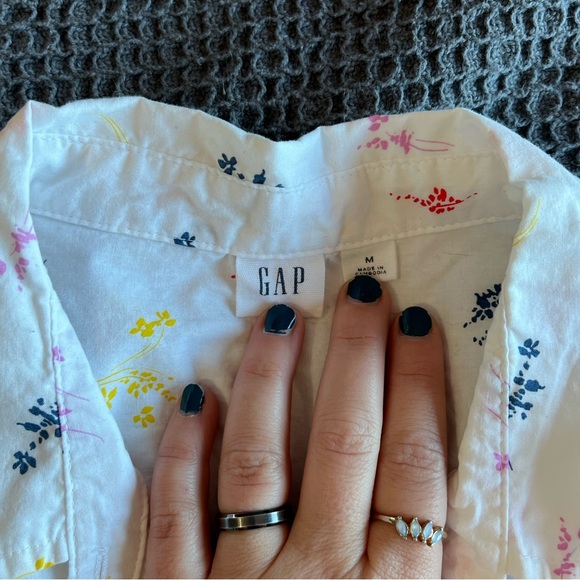 🌼Floral Button Down🌸 - Picture 2 of 2